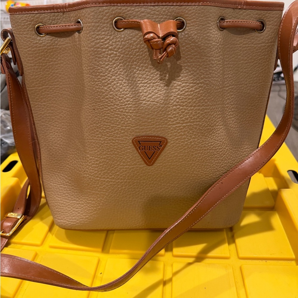VINTAGE Guess Bucket Bag Crossbody – Tan/Brown